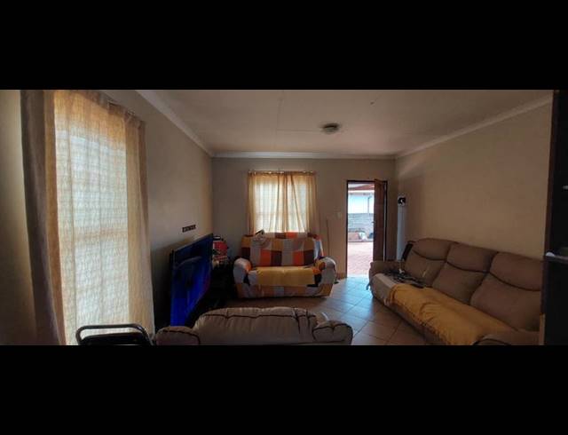 2 BEDROOM HOUSE FOR SALE IN THE ORCHARDS